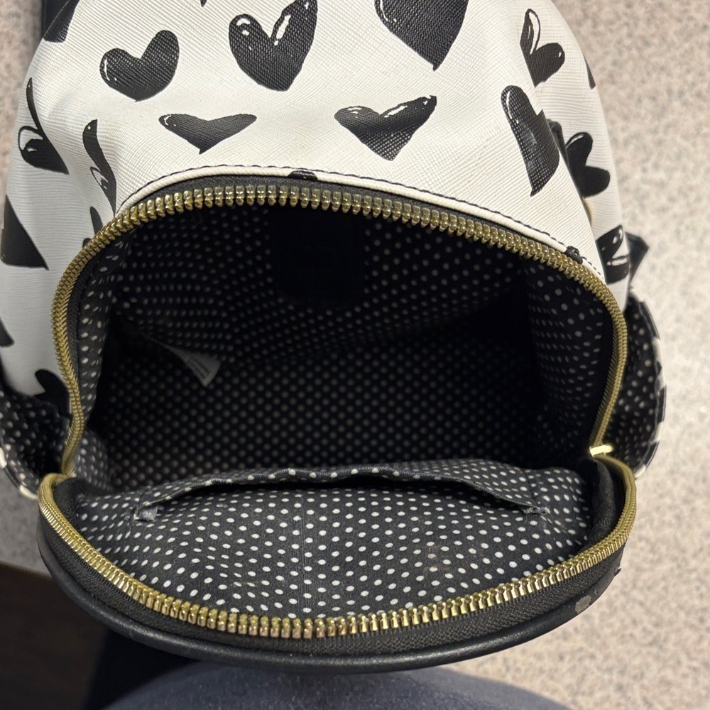 Chic XO Heart Pattern Backpack - Picture 4 of 9